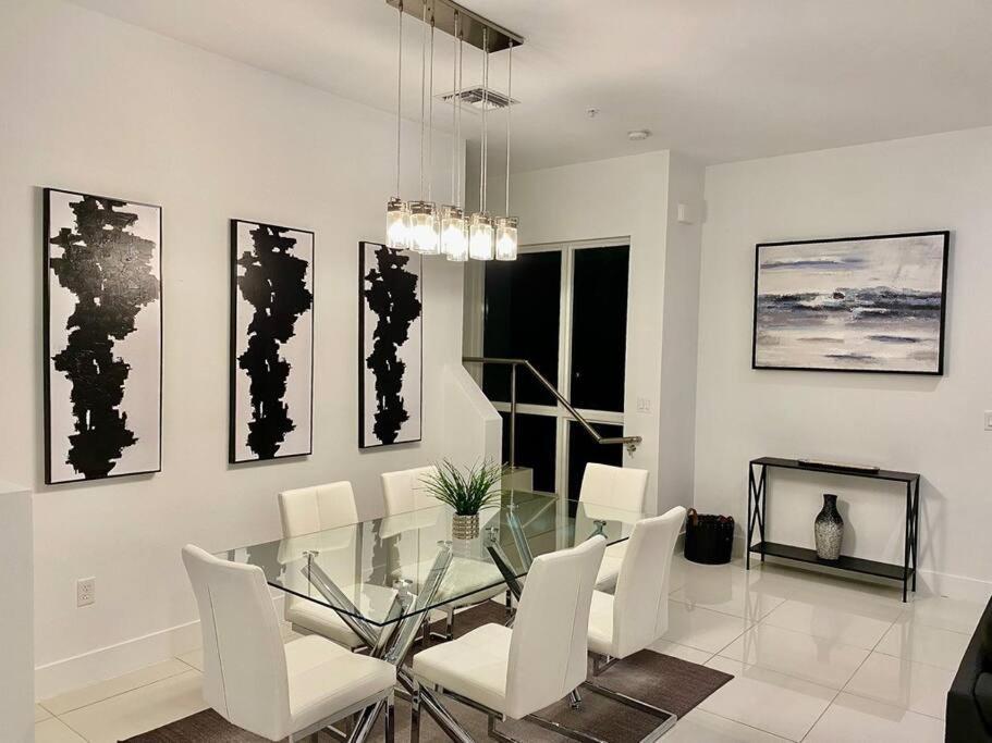 Across The Ocean Few Steps To Beach Contemporary Three Bedroom Townhouse Pompano Beach Buitenkant foto