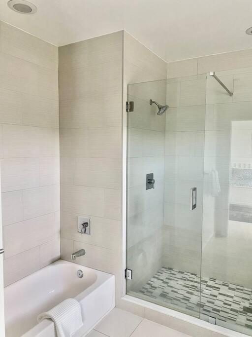 Across The Ocean Few Steps To Beach Contemporary Three Bedroom Townhouse Pompano Beach Buitenkant foto