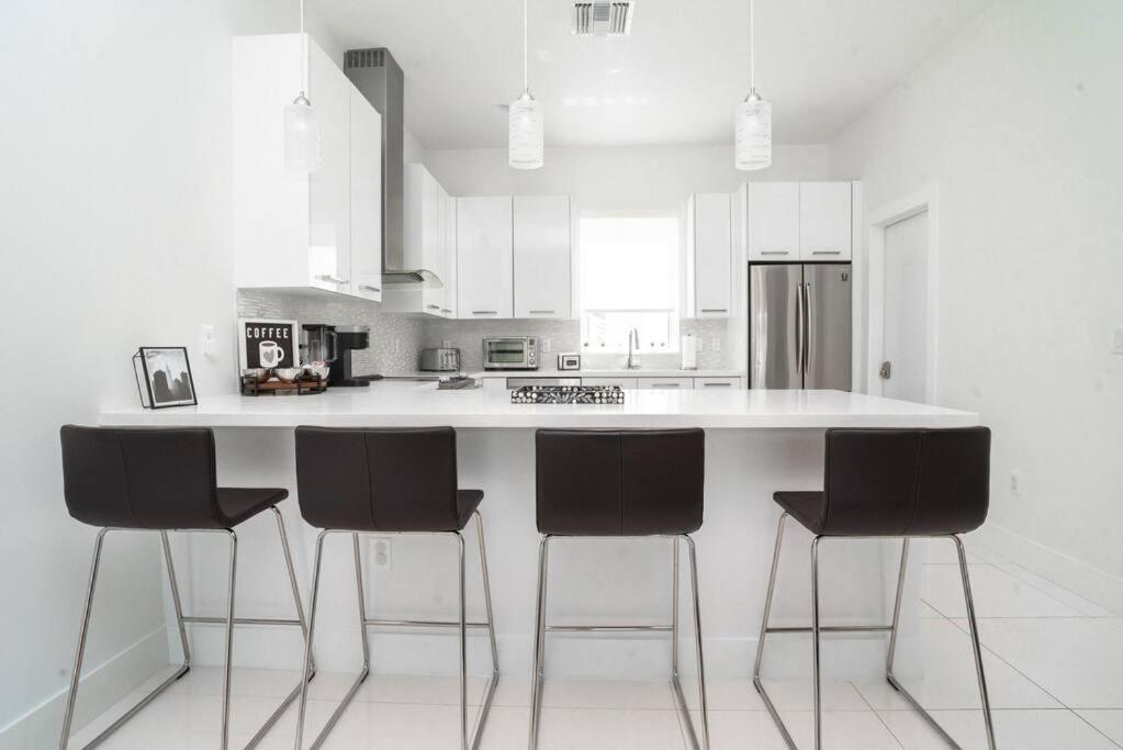 Across The Ocean Few Steps To Beach Contemporary Three Bedroom Townhouse Pompano Beach Buitenkant foto
