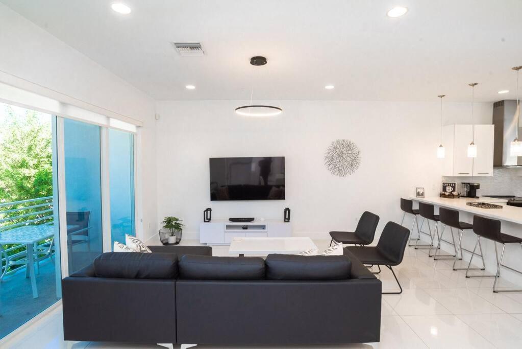 Across The Ocean Few Steps To Beach Contemporary Three Bedroom Townhouse Pompano Beach Buitenkant foto