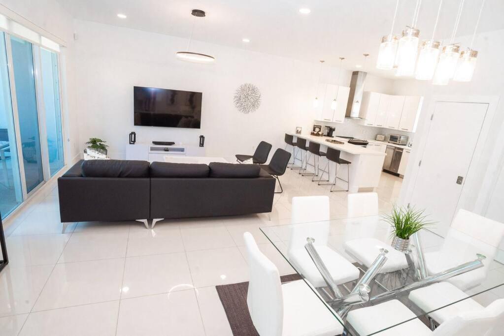 Across The Ocean Few Steps To Beach Contemporary Three Bedroom Townhouse Pompano Beach Buitenkant foto