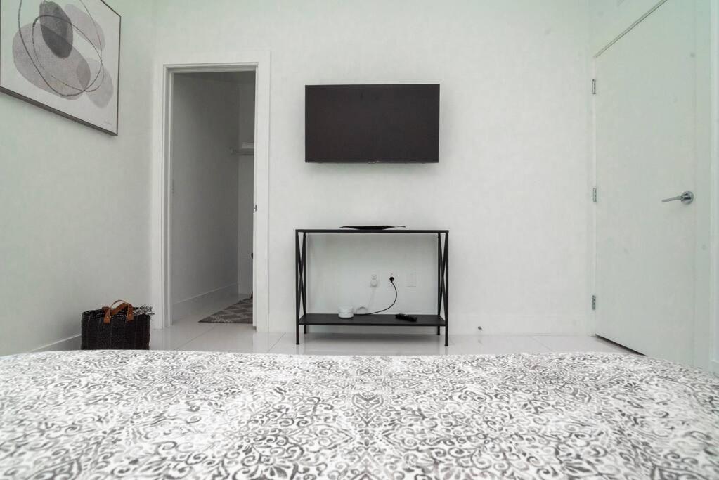 Across The Ocean Few Steps To Beach Contemporary Three Bedroom Townhouse Pompano Beach Buitenkant foto