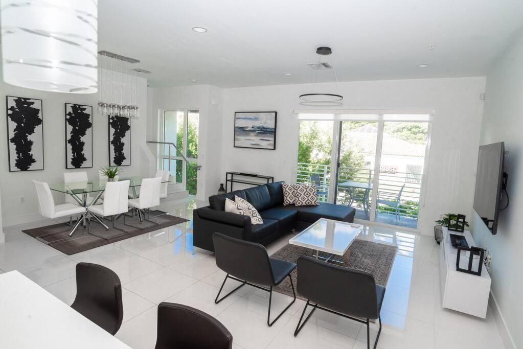 Across The Ocean Few Steps To Beach Contemporary Three Bedroom Townhouse Pompano Beach Buitenkant foto
