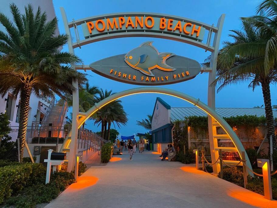 Across The Ocean Few Steps To Beach Contemporary Three Bedroom Townhouse Pompano Beach Buitenkant foto