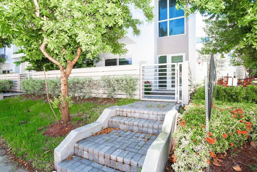 Across The Ocean Few Steps To Beach Contemporary Three Bedroom Townhouse Pompano Beach Buitenkant foto
