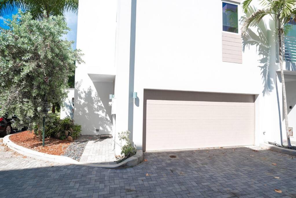 Across The Ocean Few Steps To Beach Contemporary Three Bedroom Townhouse Pompano Beach Buitenkant foto