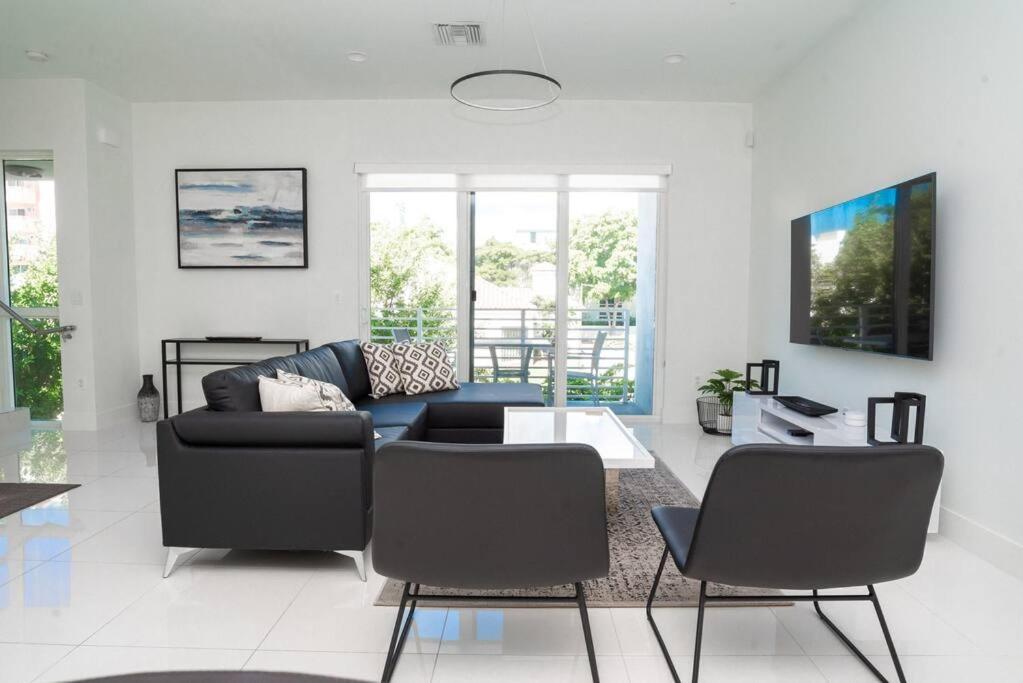 Across The Ocean Few Steps To Beach Contemporary Three Bedroom Townhouse Pompano Beach Buitenkant foto