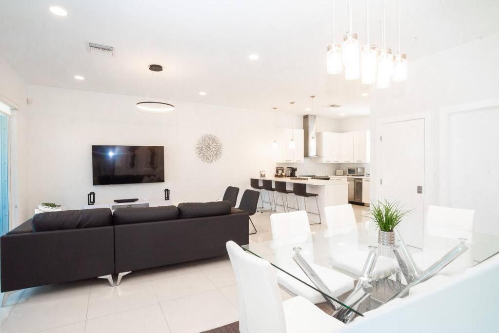 Across The Ocean Few Steps To Beach Contemporary Three Bedroom Townhouse Pompano Beach Buitenkant foto