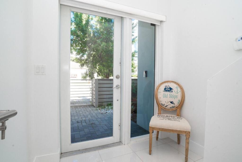 Across The Ocean Few Steps To Beach Contemporary Three Bedroom Townhouse Pompano Beach Buitenkant foto