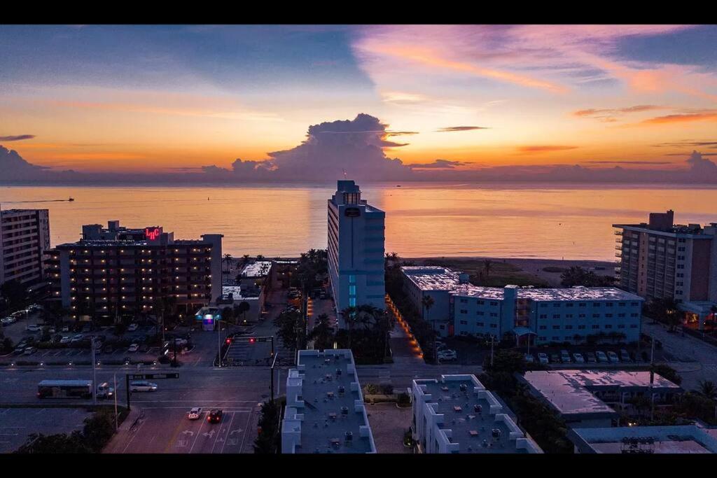 Across The Ocean Few Steps To Beach Contemporary Three Bedroom Townhouse Pompano Beach Buitenkant foto
