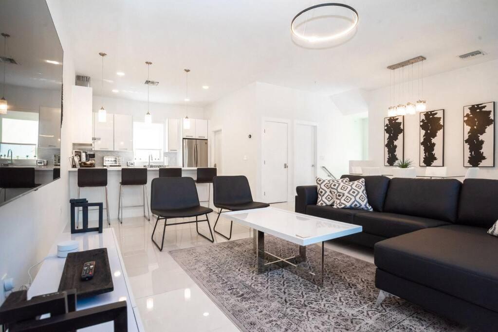 Across The Ocean Few Steps To Beach Contemporary Three Bedroom Townhouse Pompano Beach Buitenkant foto