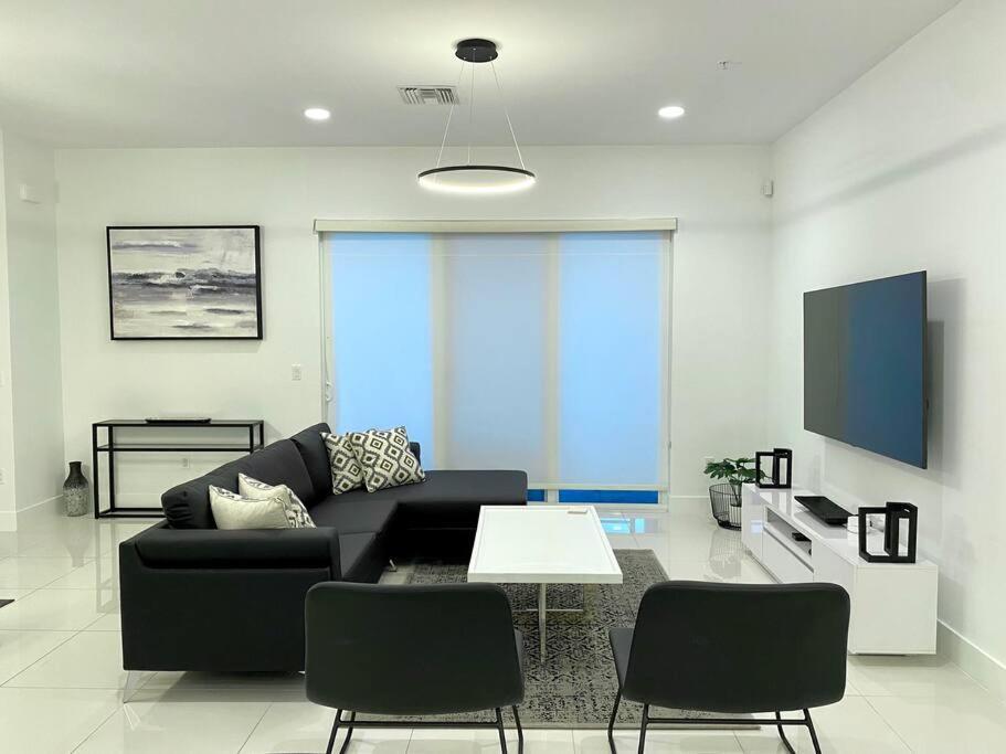 Across The Ocean Few Steps To Beach Contemporary Three Bedroom Townhouse Pompano Beach Buitenkant foto