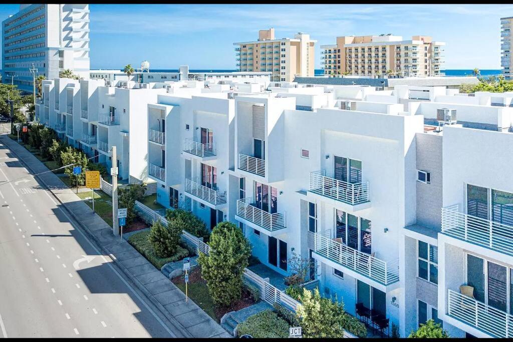 Across The Ocean Few Steps To Beach Contemporary Three Bedroom Townhouse Pompano Beach Buitenkant foto