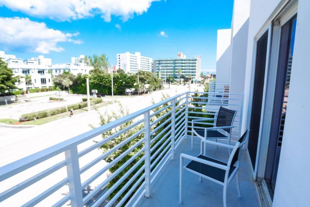 Across The Ocean Few Steps To Beach Contemporary Three Bedroom Townhouse Pompano Beach Buitenkant foto